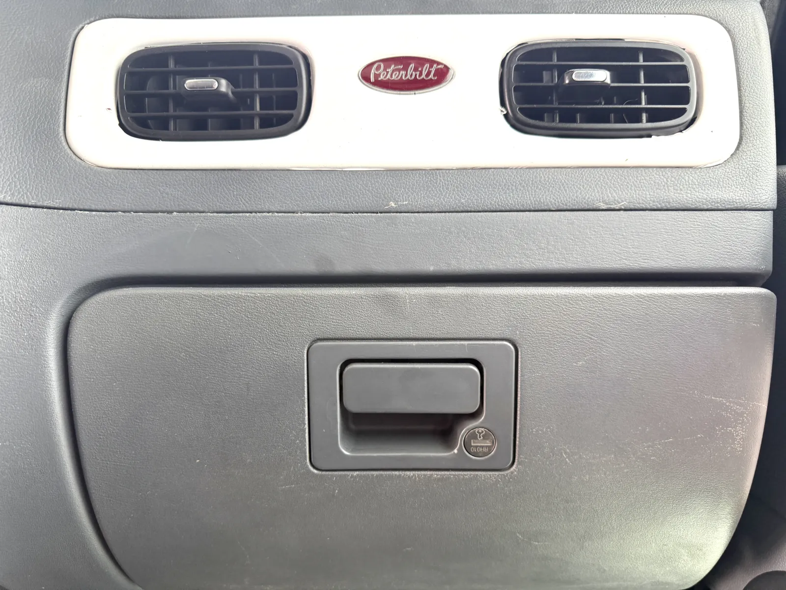 2007 Peterbilt - image 19