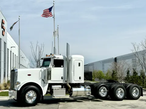 2008 PETERBILT 388 for sale in New Lenox, IL
