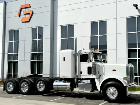 Photos of 2008 PETERBILT 388 for sale in New Lenox, IL at Forge Truck Centers - Illinois