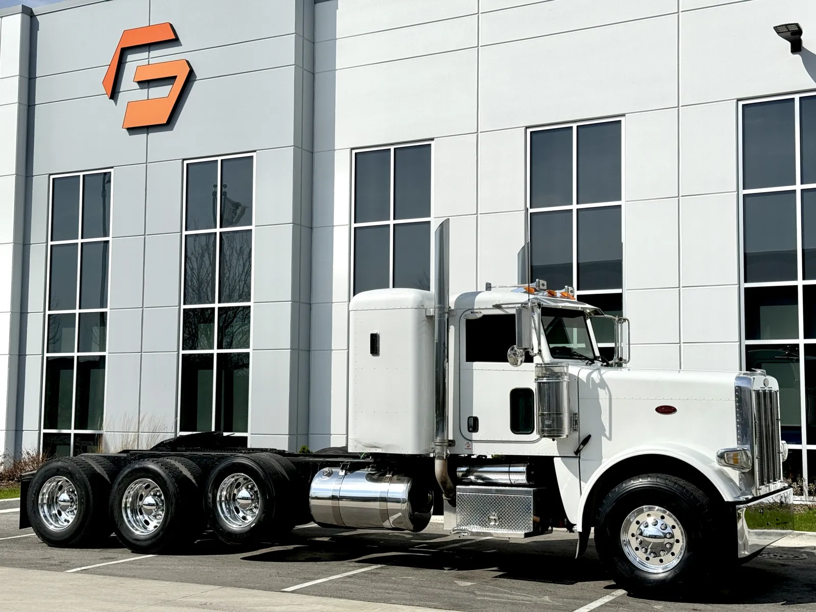 2008 Peterbilt - image 2