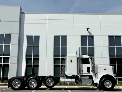 Another view of 2008 PETERBILT 388 for sale in New Lenox, IL at Forge Truck Centers - Illinois