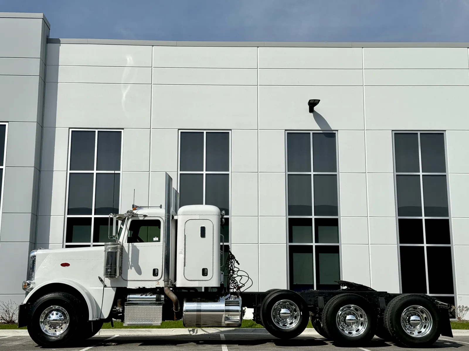 2008 Peterbilt - image 4