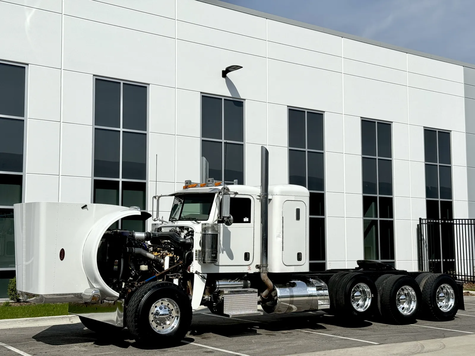 2008 Peterbilt - image 10