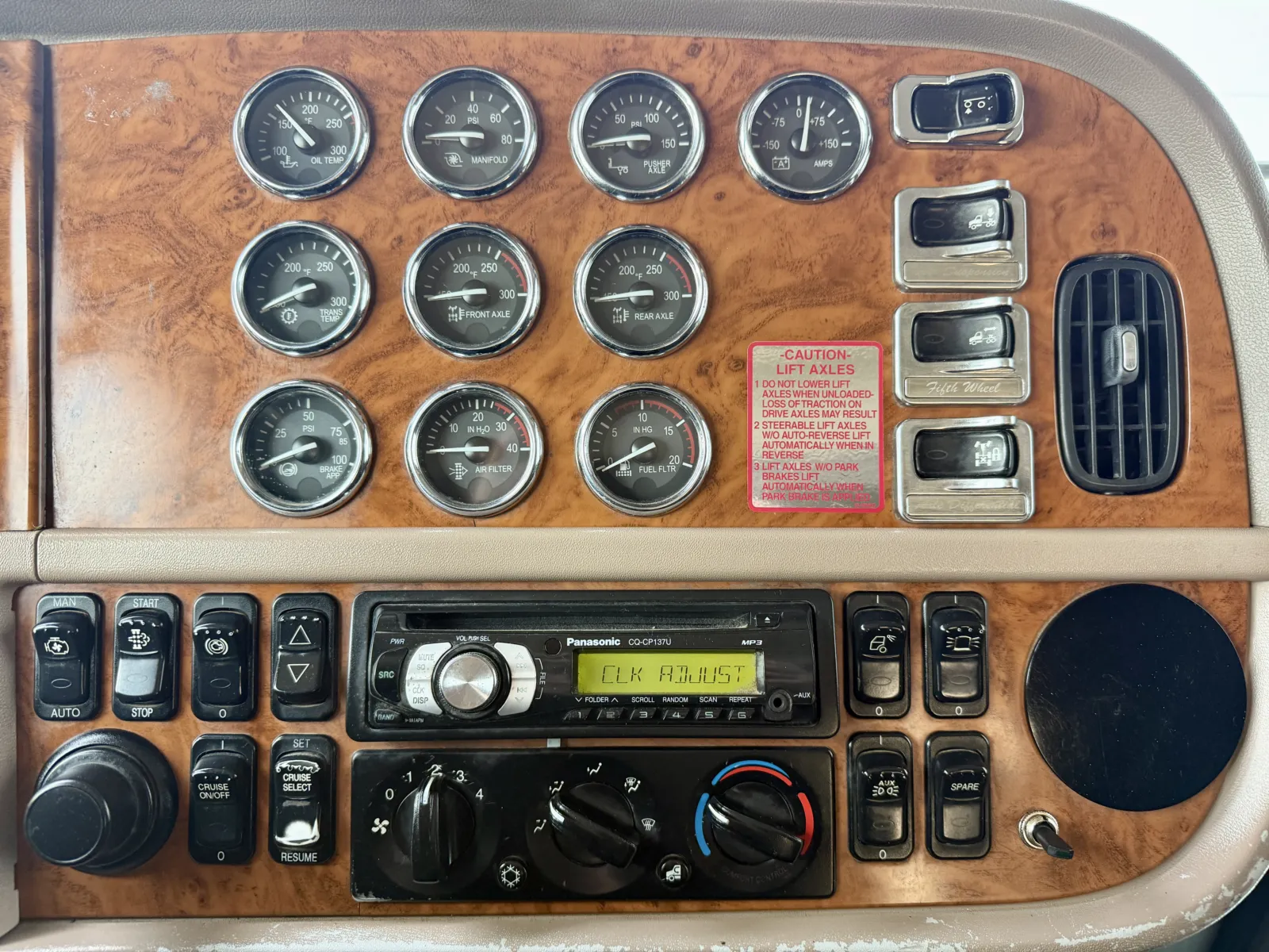 2008 Peterbilt - image 18