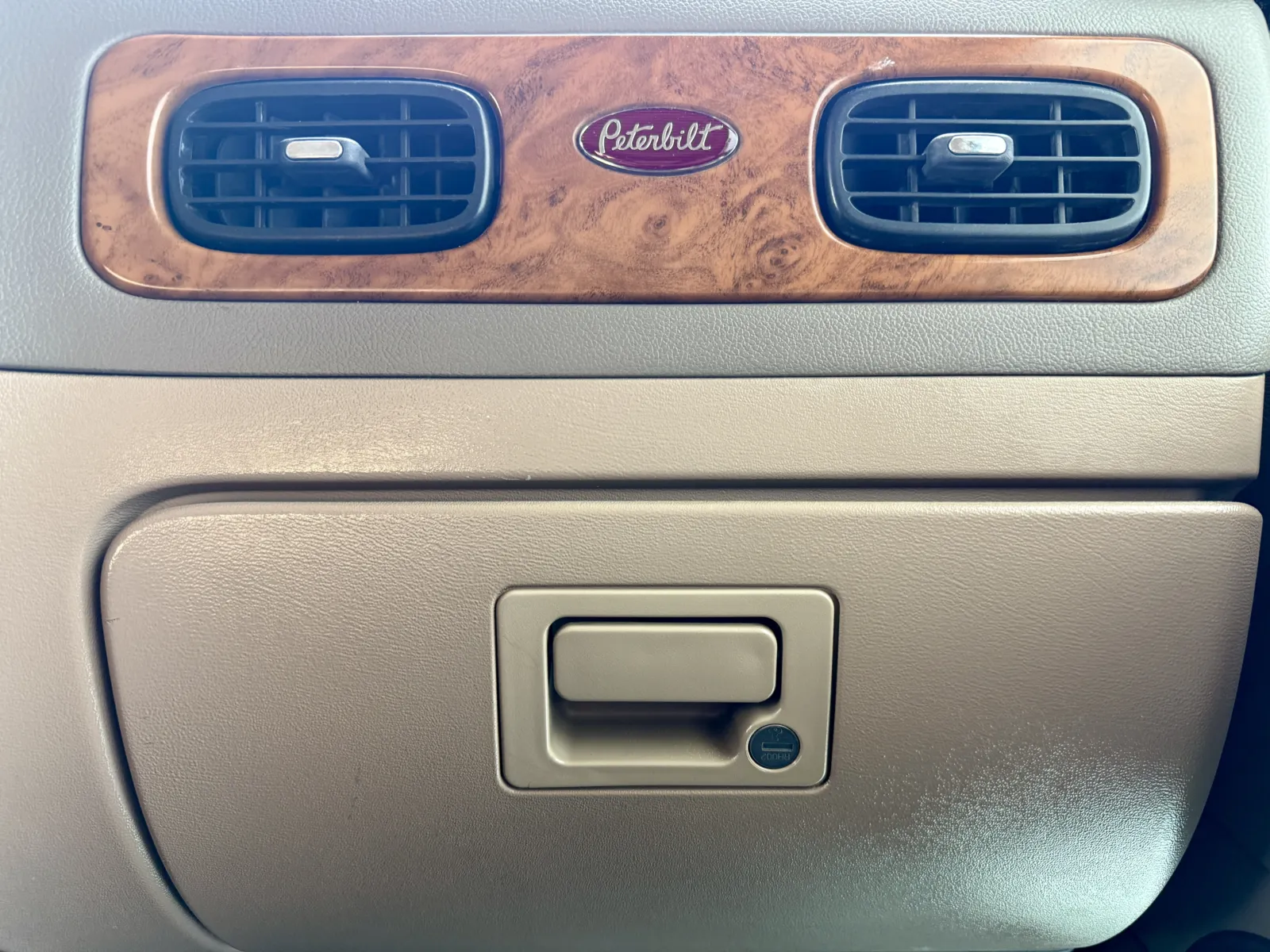 2008 Peterbilt - image 19