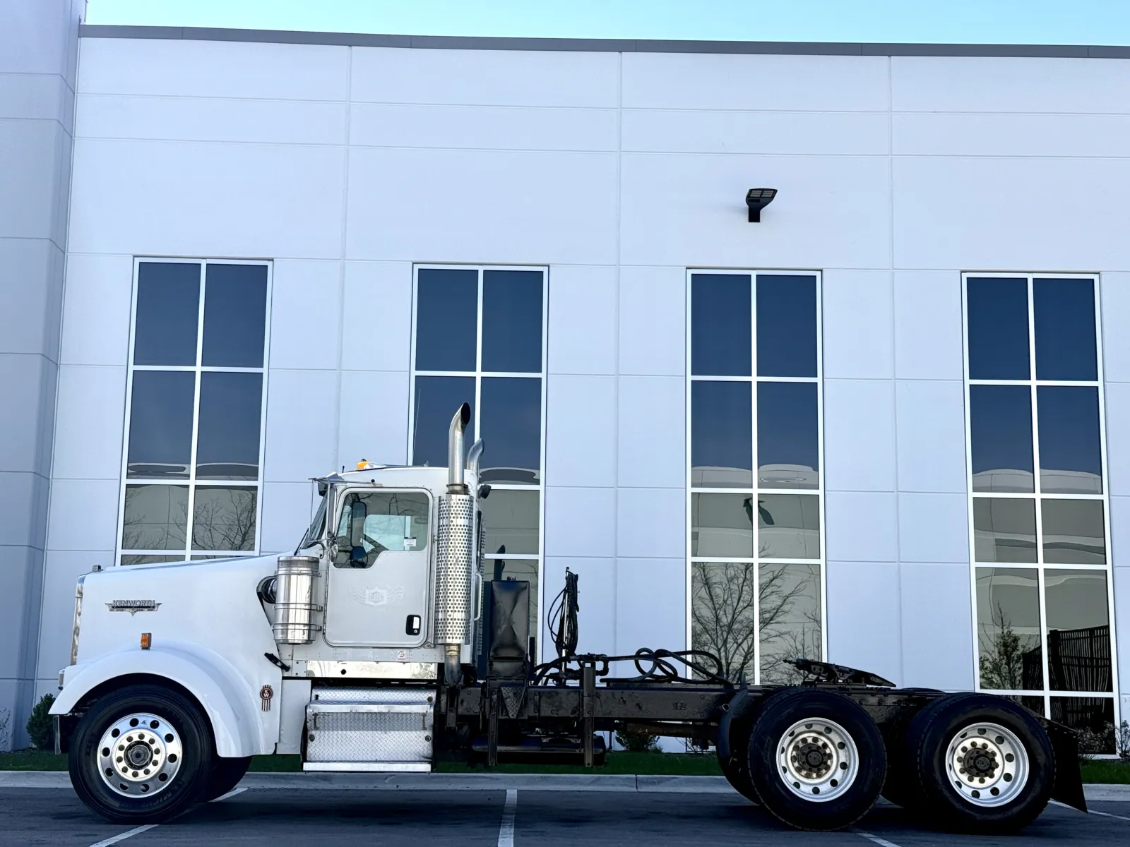 2003 Kenworth W900 - image 4