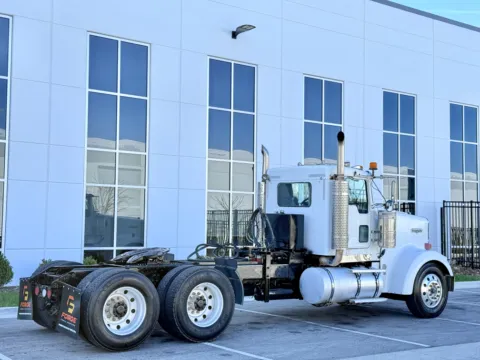 More photos of 2003 KENWORTH W900 at Forge Truck Centers - Illinois, IL