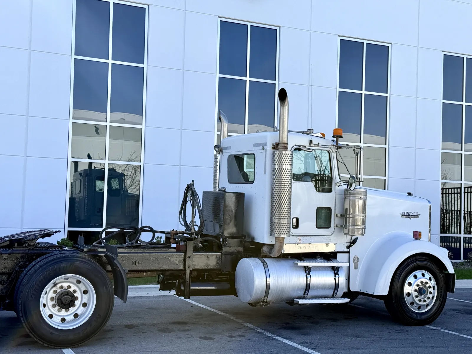 2003 Kenworth W900 - image 7