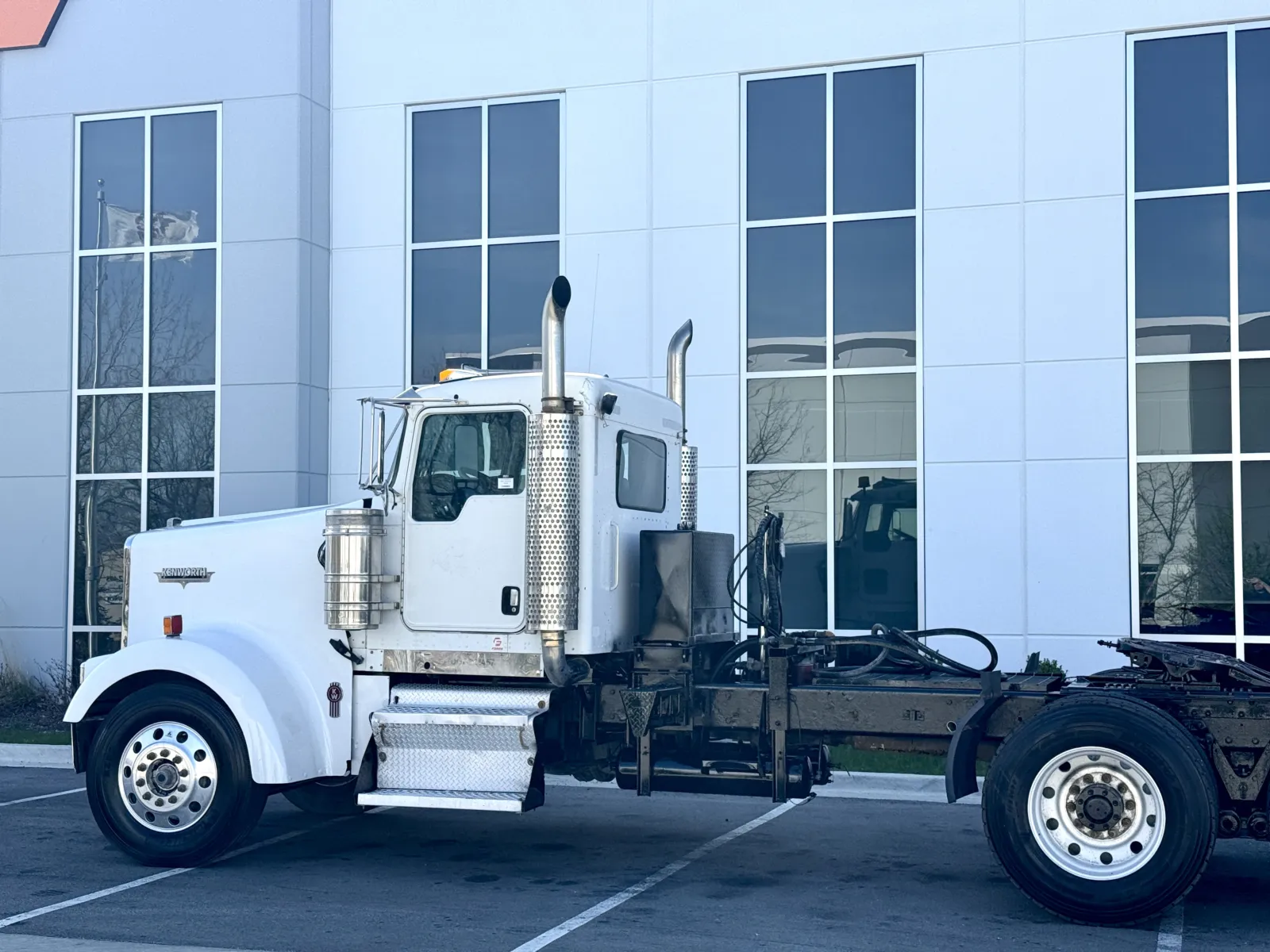 2003 Kenworth W900 - image 8