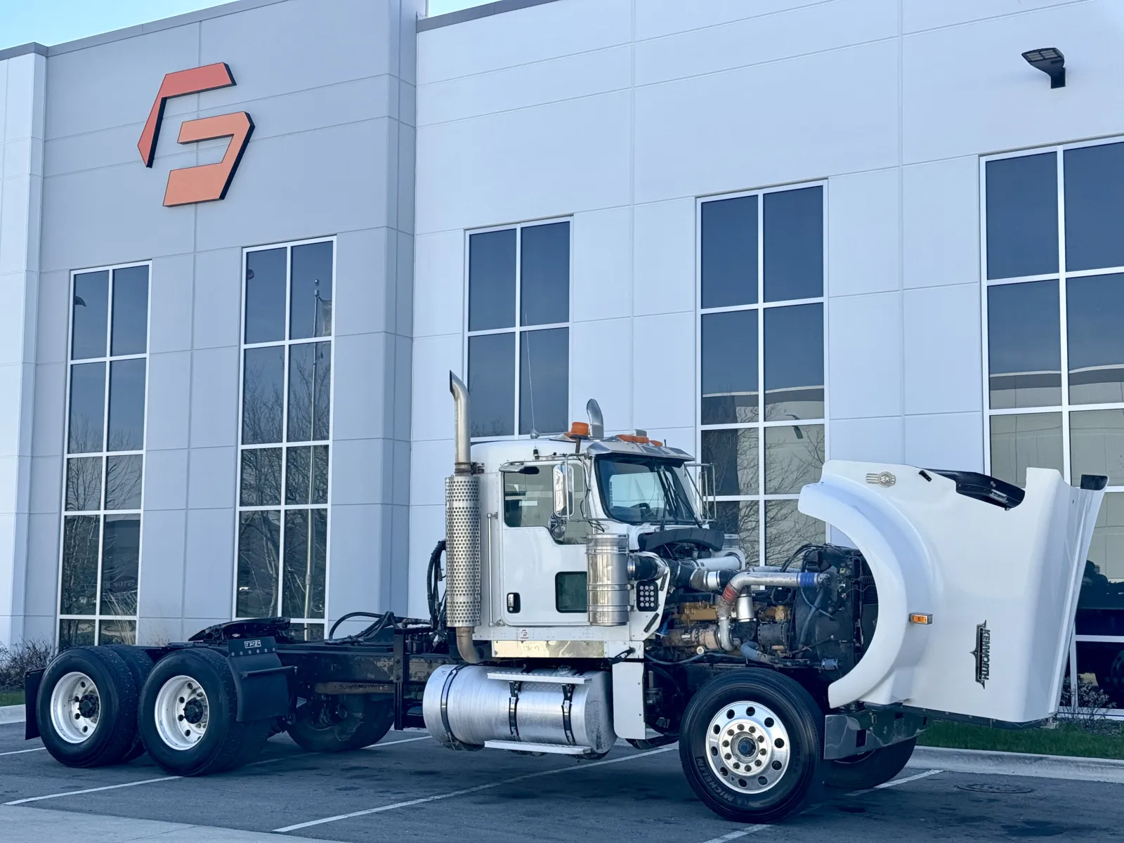 2003 Kenworth W900 - image 9