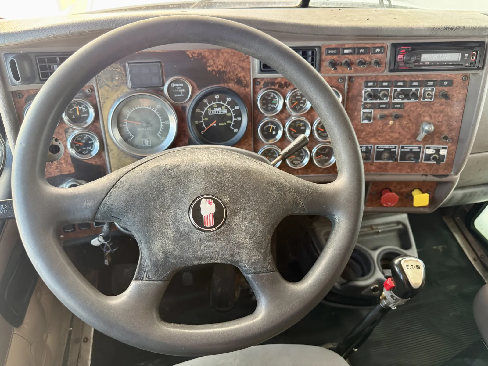 2003 Kenworth W900 - image 16