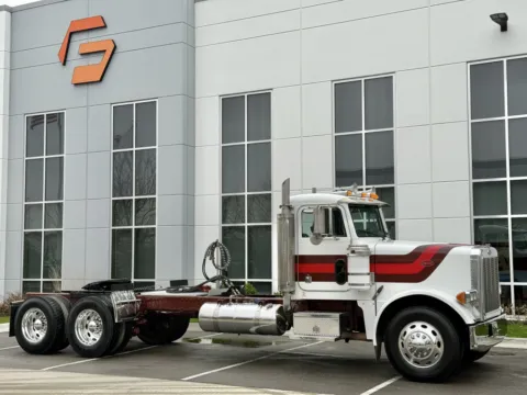 Photos of 2003 PETERBILT 379 for sale in New Lenox, IL at Forge Truck Centers - Illinois