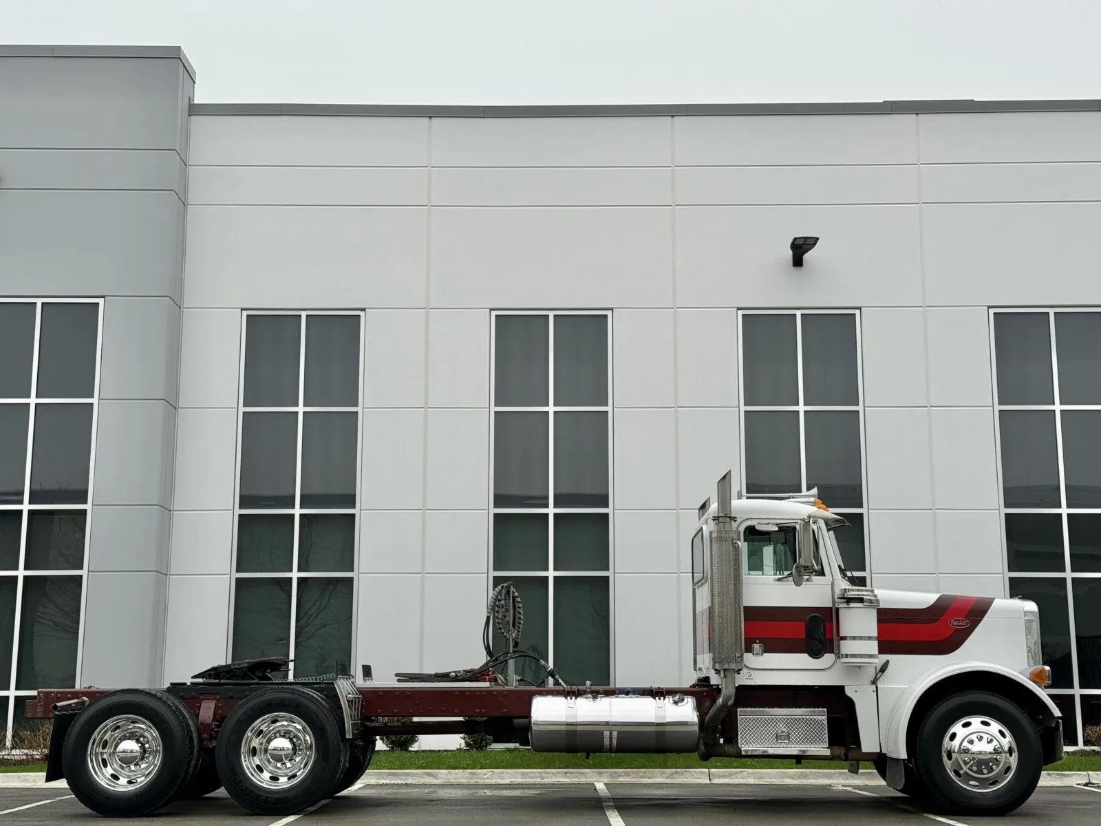 2003 Peterbilt - image 3