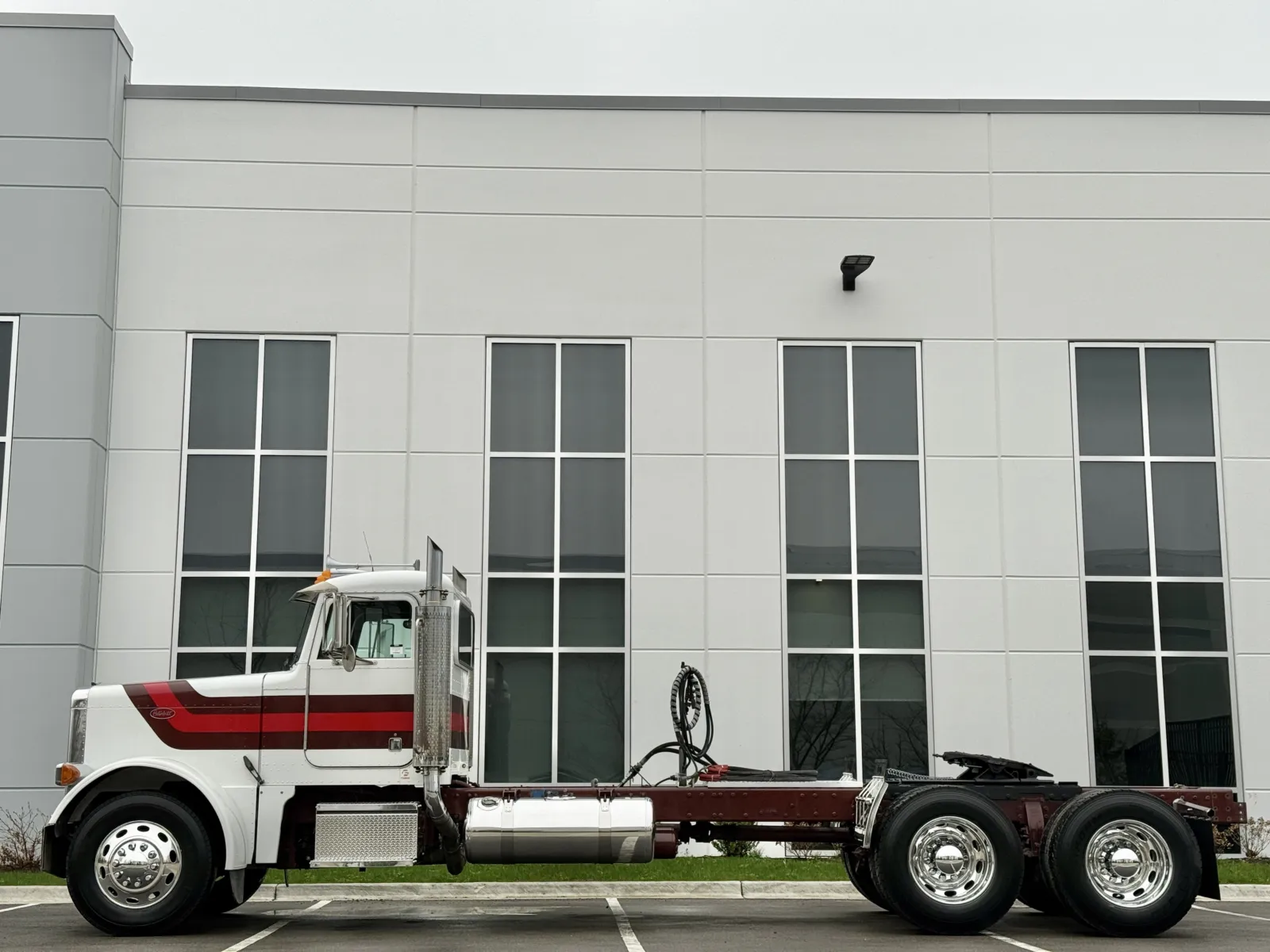 2003 Peterbilt - image 4