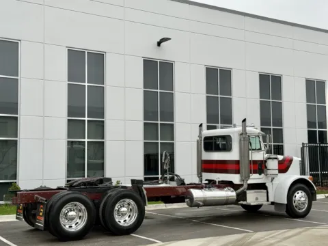 More photos of 2003 PETERBILT 379 at Forge Truck Centers - Illinois, IL
