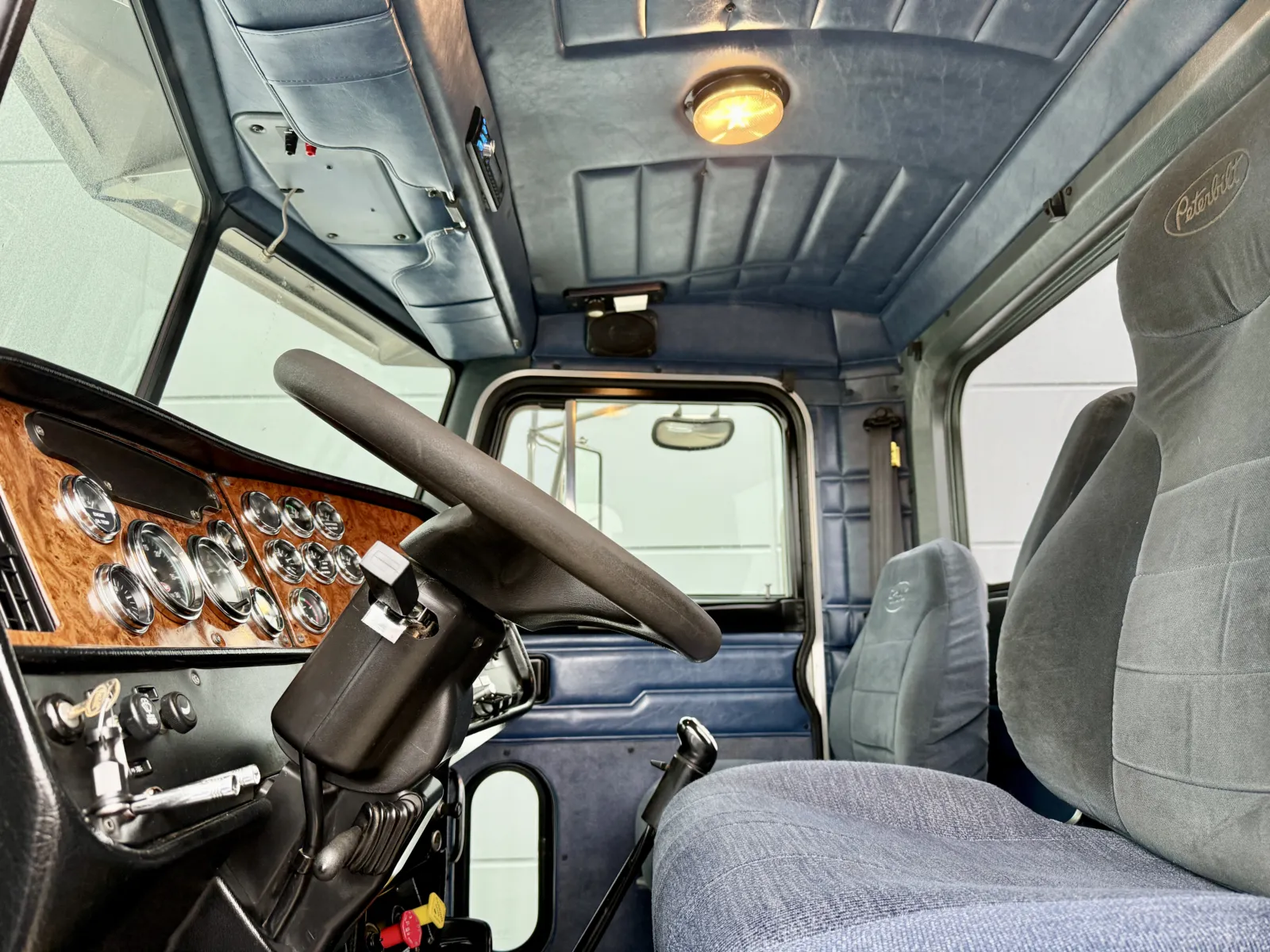 2003 Peterbilt - image 14