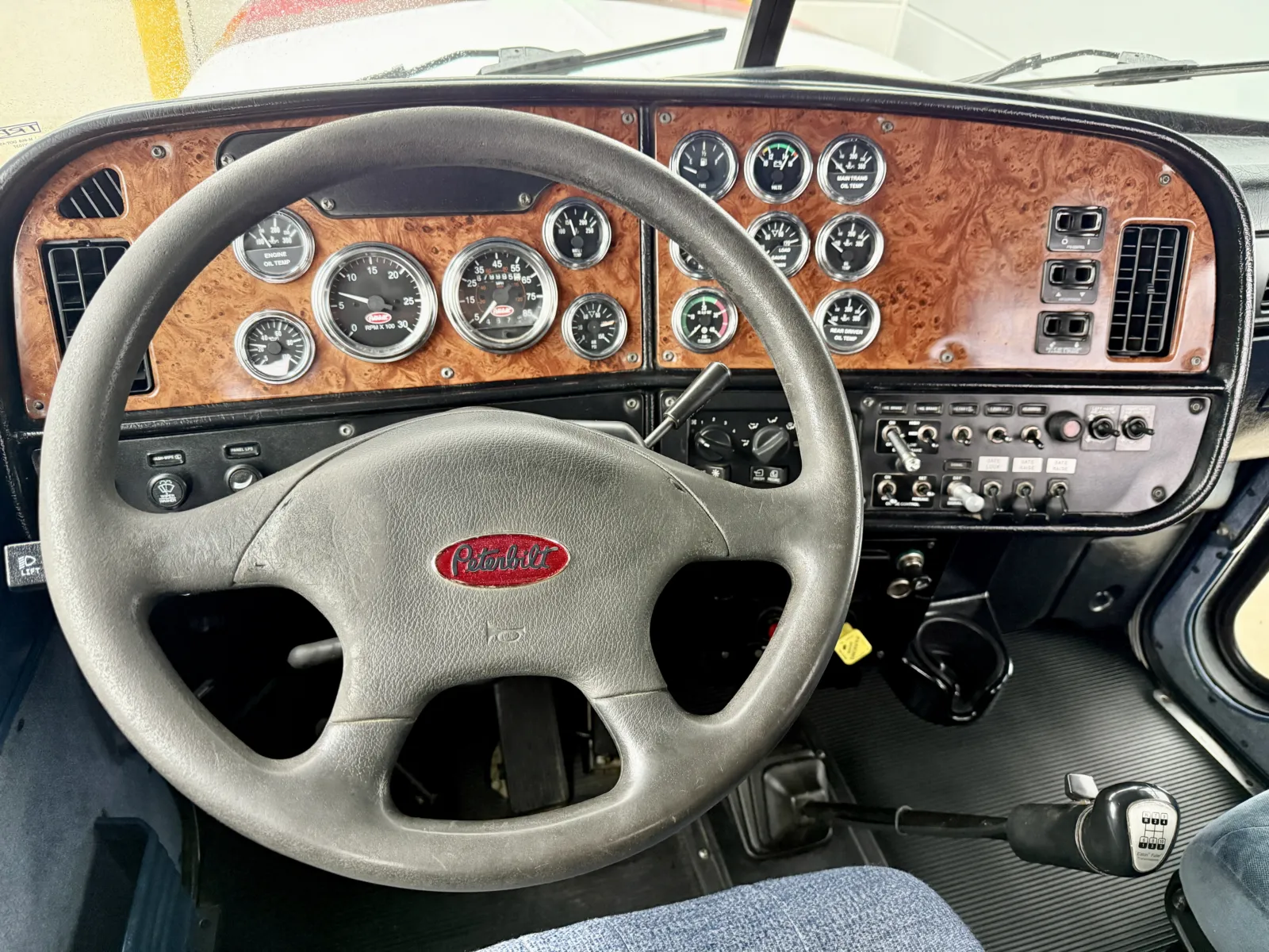 2003 Peterbilt - image 16