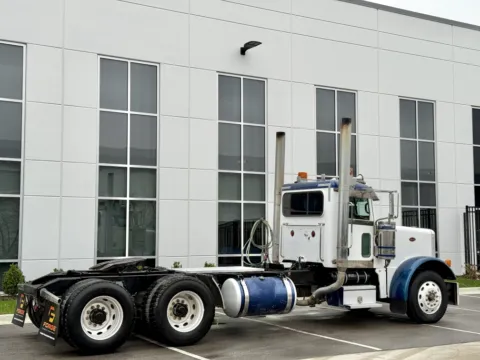 More photos of 2007 PETERBILT 379 at Forge Truck Centers - Illinois, IL