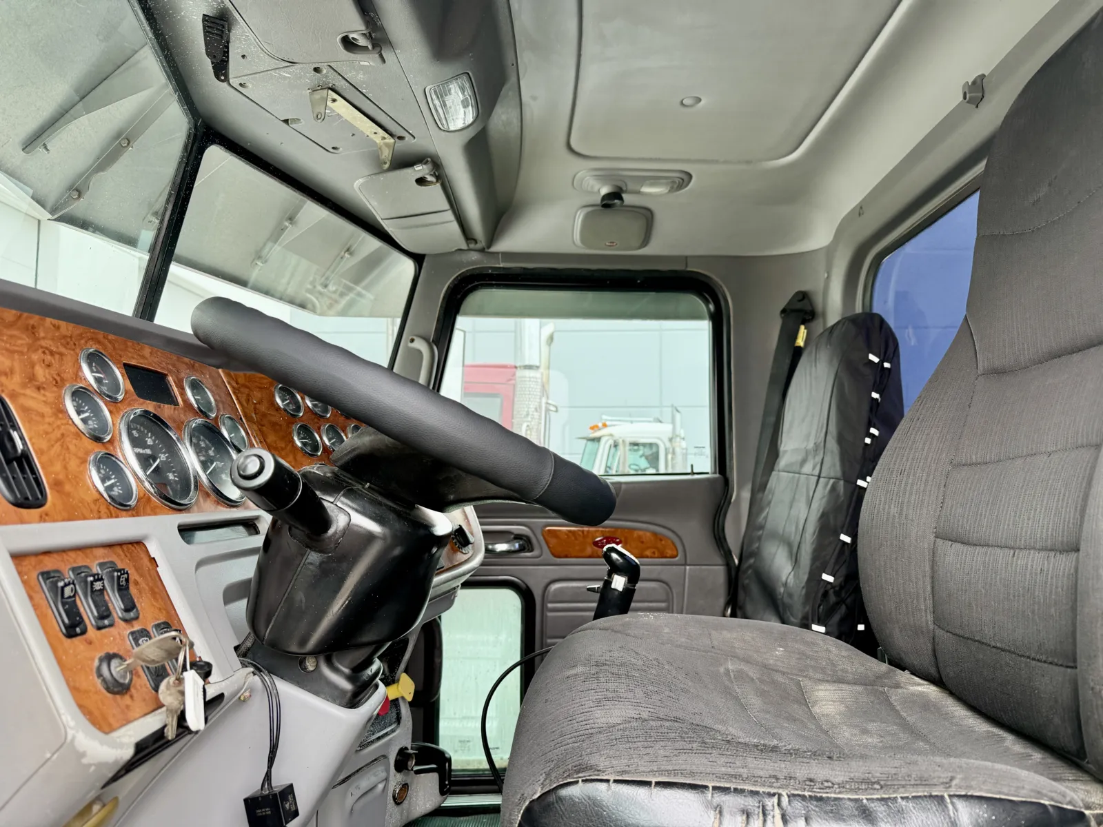 2007 Peterbilt - image 14