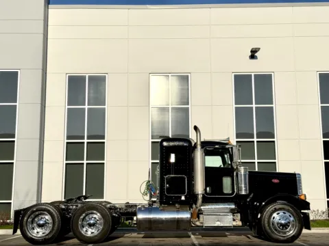 Another view of 2007 PETERBILT 379 for sale in New Lenox, IL at Forge Truck Centers - Illinois