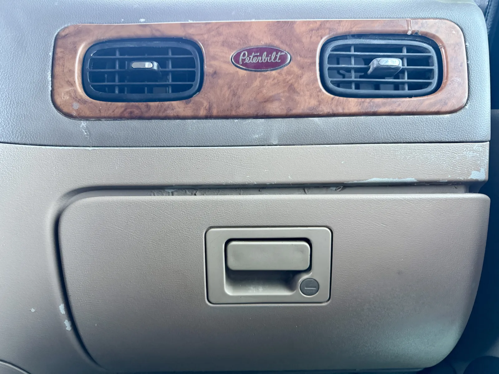 2007 Peterbilt - image 19