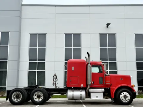Another view of 2007 PETERBILT 378 for sale in New Lenox, IL at Forge Truck Centers - Illinois