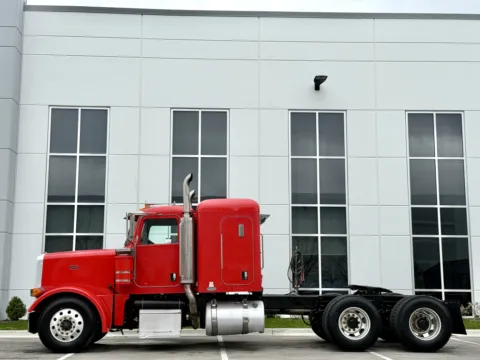 More photos of 2007 PETERBILT 378 at Forge Truck Centers - Illinois, IL