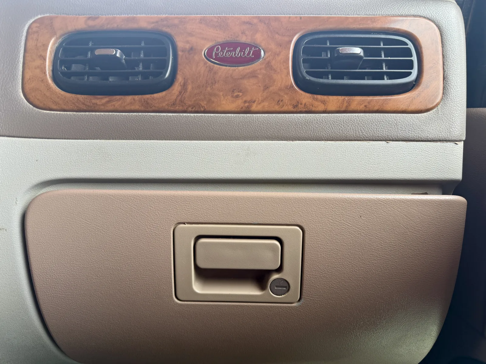 2007 Peterbilt - image 18