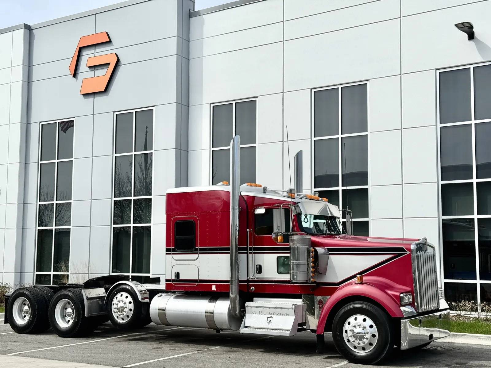 2016 Kenworth W900 - image 2
