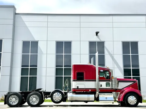 Another view of 2016 KENWORTH W900 for sale in New Lenox, IL at Forge Truck Centers - Illinois