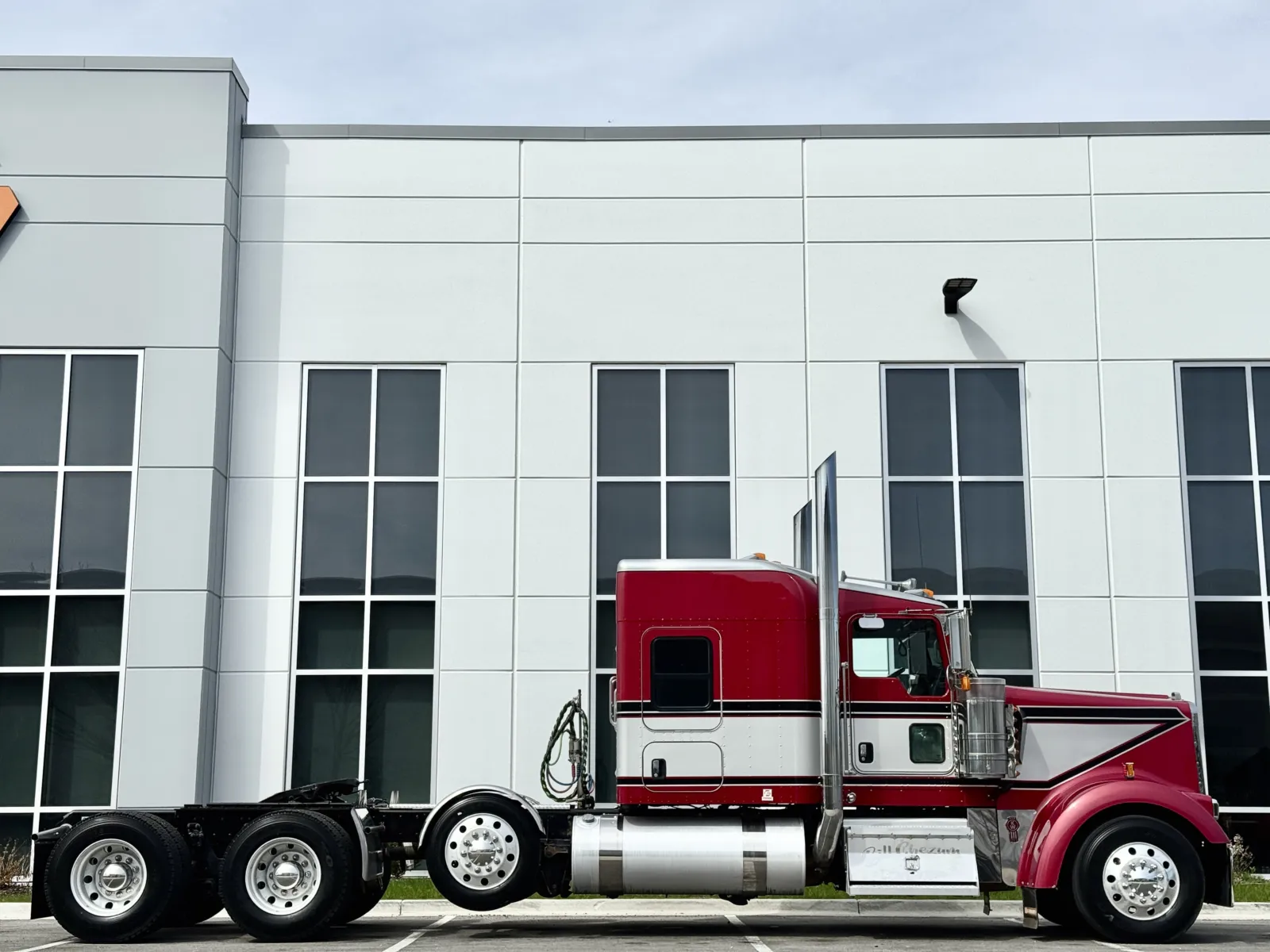 2016 Kenworth W900 - image 3