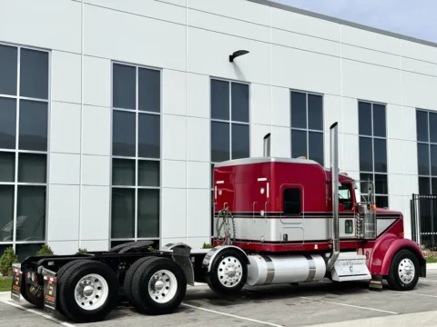 More photos of 2016 KENWORTH W900 at Forge Truck Centers - Illinois, IL