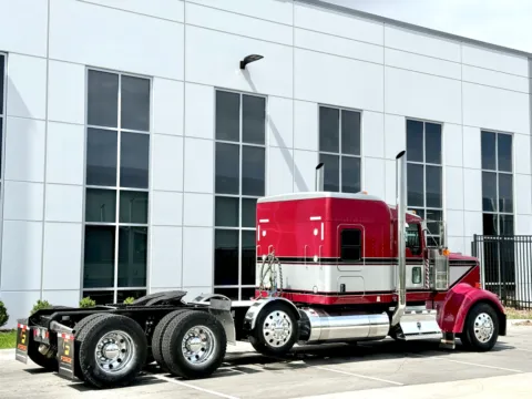 More photos of 2016 KENWORTH W900 at Forge Truck Centers - Illinois, IL