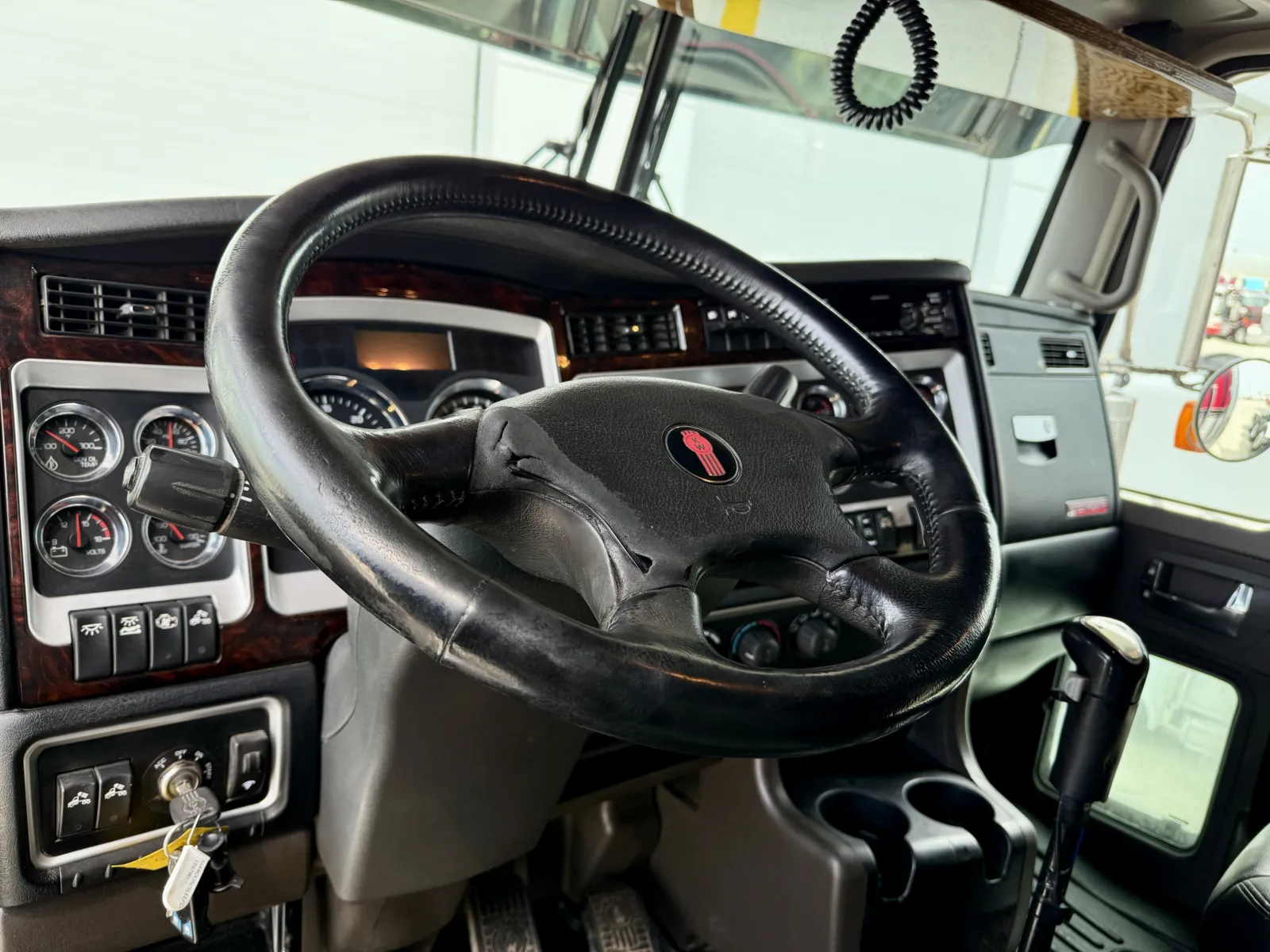 2016 Kenworth W900 - image 15