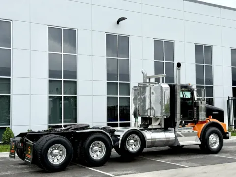 More photos of 2012 KENWORTH T800 at Forge Truck Centers - Illinois, IL