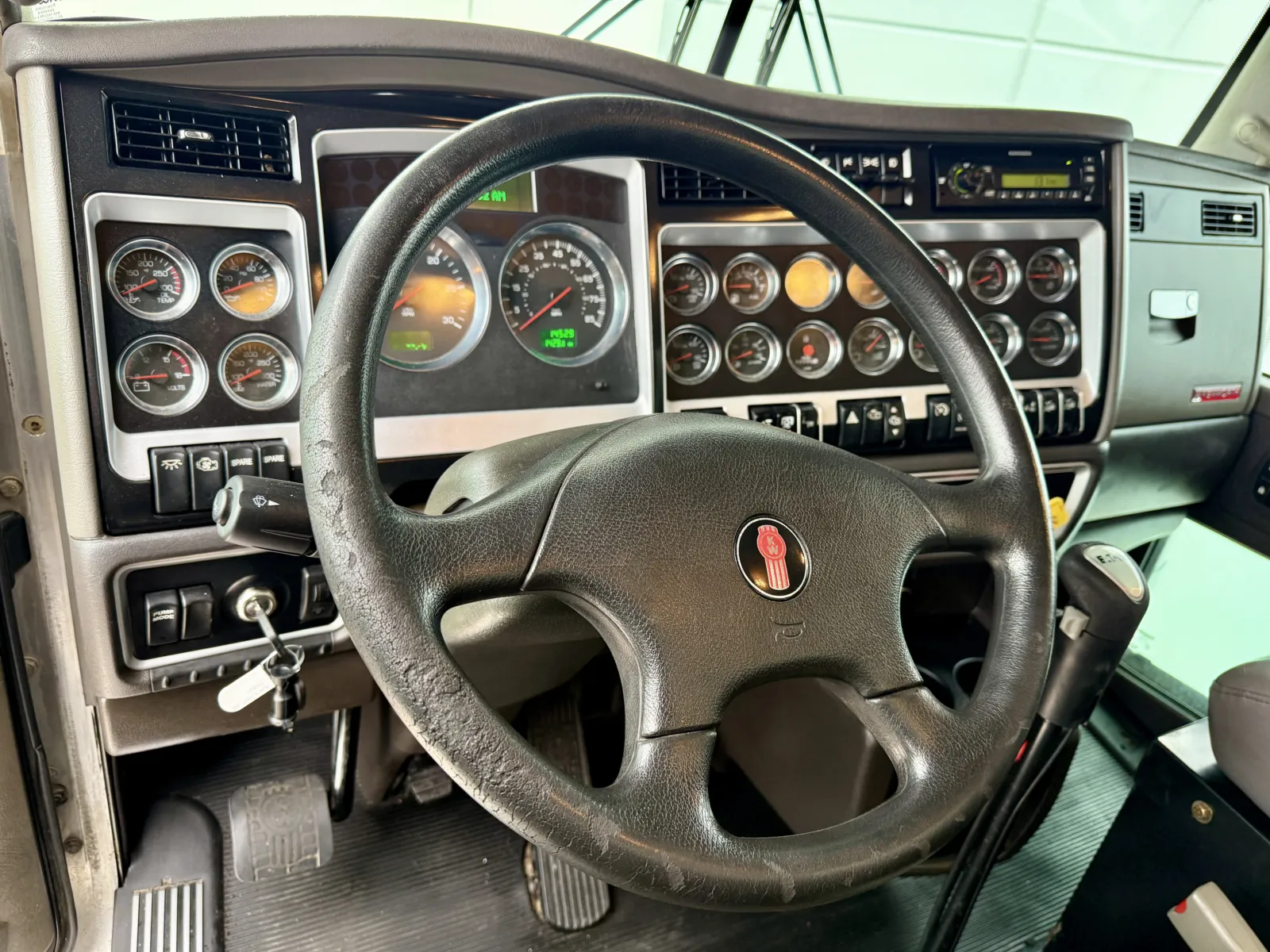 2012 Kenworth T800 - image 15