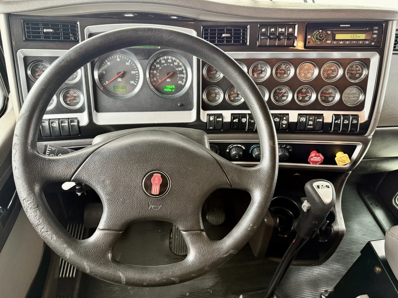 2012 Kenworth T800 - image 16