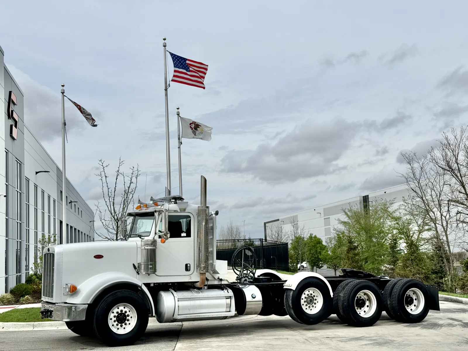 2014 Peterbilt 367 for sale in New Lenox, IL