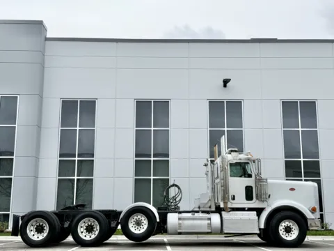 Another view of 2014 Peterbilt 367 for sale in New Lenox, IL at Forge Truck Centers - Illinois