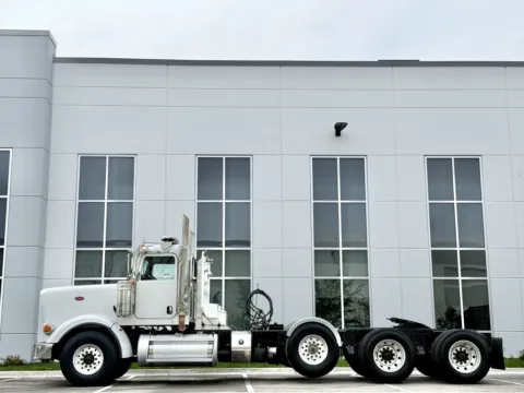 More photos of 2014 Peterbilt 367 at Forge Truck Centers - Illinois, IL
