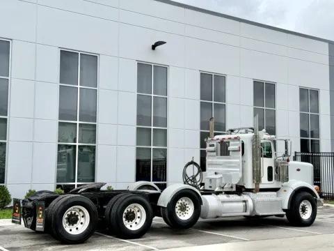 More photos of 2014 Peterbilt 367 at Forge Truck Centers - Illinois, IL
