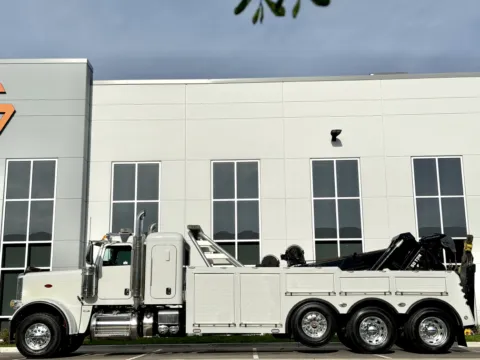 More photos of 2013 PETERBILT 388 at Forge Truck Centers - Illinois, IL