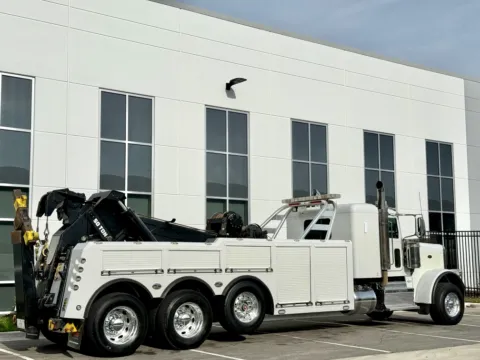 More photos of 2013 PETERBILT 388 at Forge Truck Centers - Illinois, IL