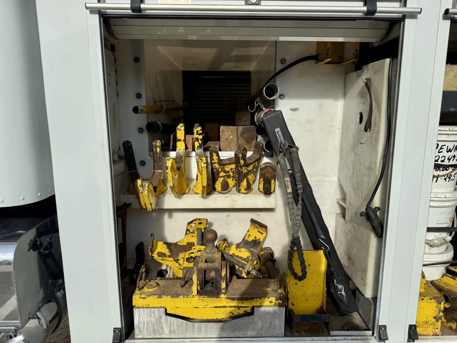 2013 Peterbilt - image 14