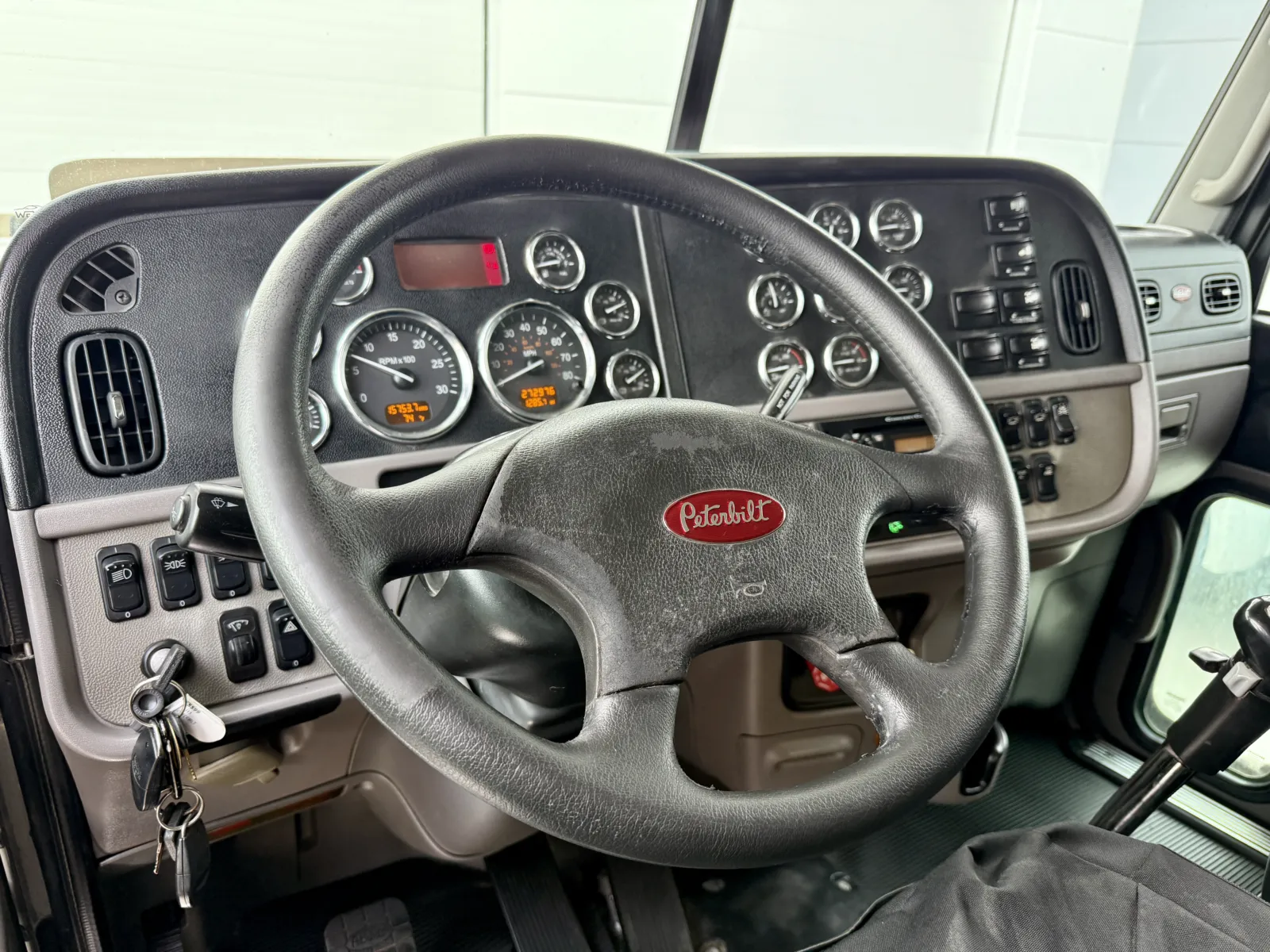 2013 Peterbilt - image 27