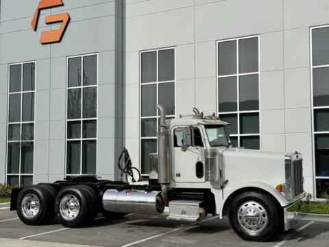 Photos of 2001 PETERBILT 379 for sale in New Lenox, IL at Forge Truck Centers - Illinois