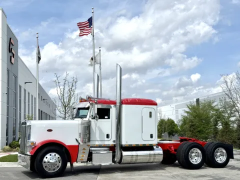 2013 PETERBILT 389 for sale in New Lenox, IL