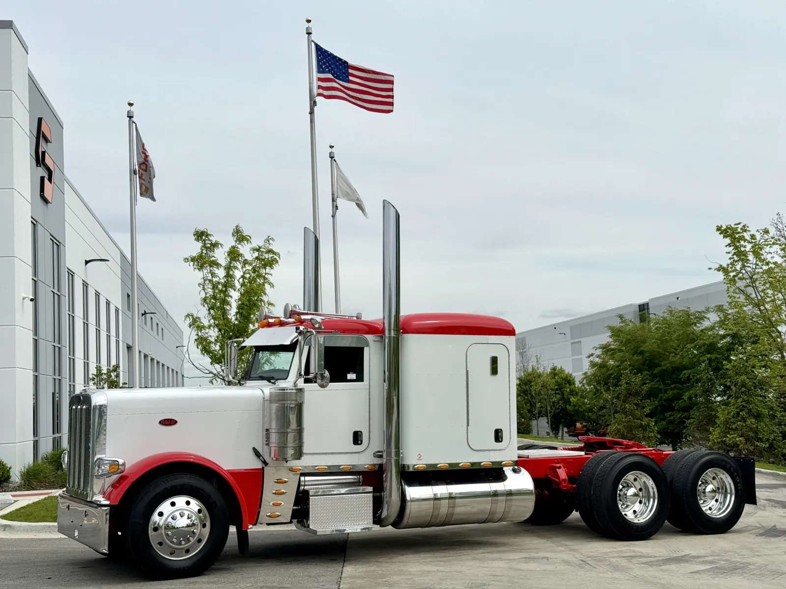 2013 PETERBILT 389 for sale in New Lenox, IL
