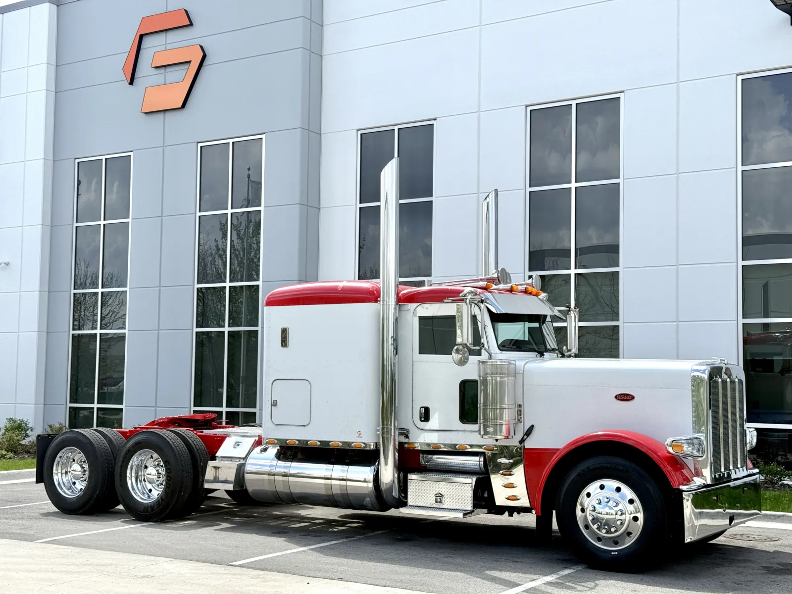 2013 Peterbilt 389 - image 2
