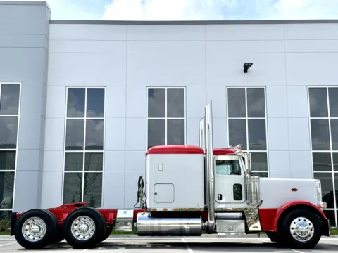 Another view of 2013 PETERBILT 389 for sale in New Lenox, IL at Forge Truck Centers - Illinois